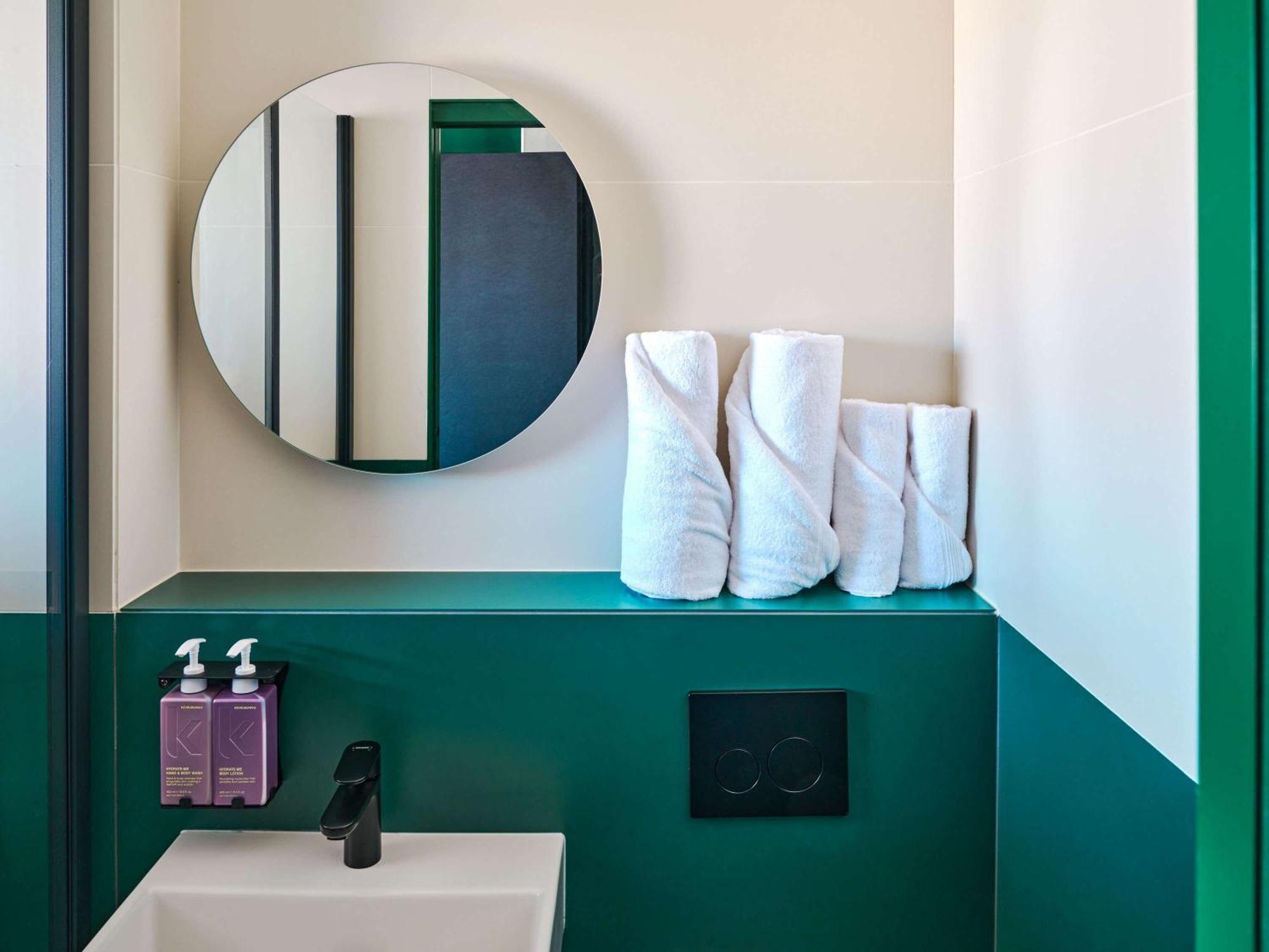 Hotel Tribe Paris Clichy Esterno foto